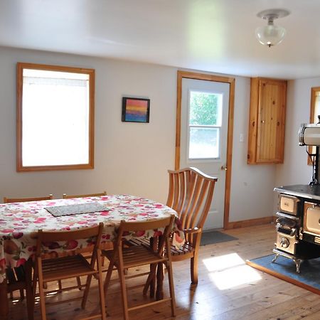 Breton Cove Farmhouse Pensionat Indian Brook Exteriör bild