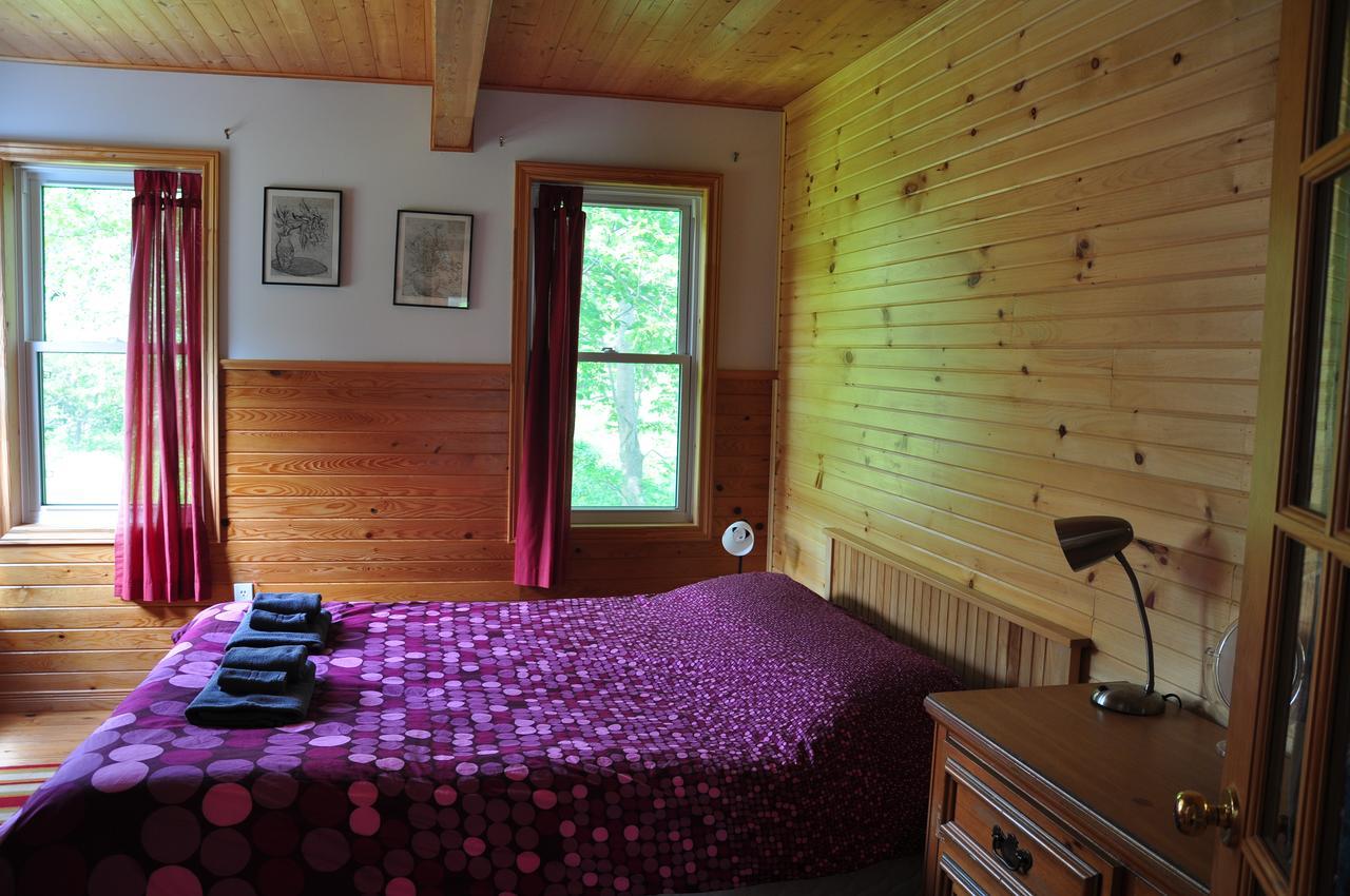 Breton Cove Farmhouse Pensionat Indian Brook Exteriör bild