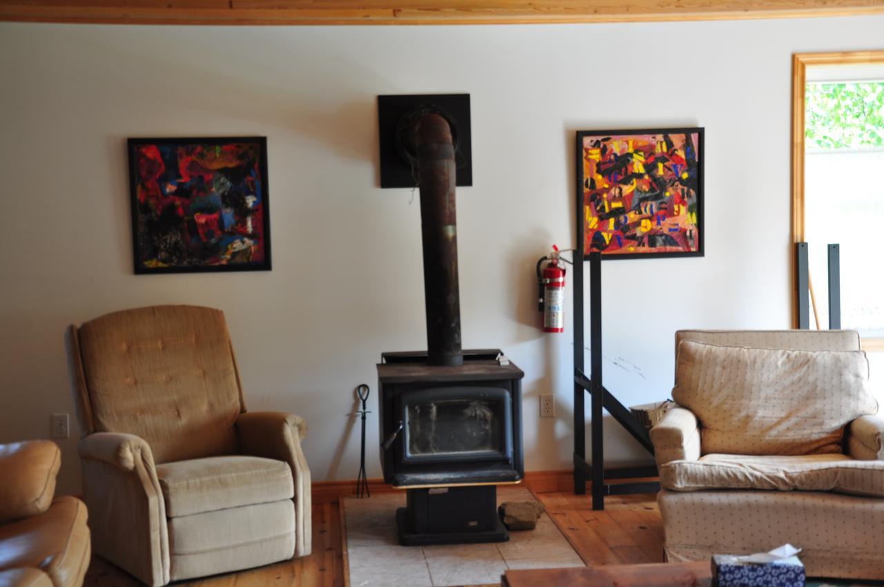 Breton Cove Farmhouse Pensionat Indian Brook Exteriör bild